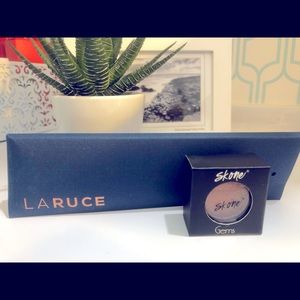 Bundle of Laruce 3-piece Makeup Brush Set & Skone Gems Choc Shimmer Eyeshadow!